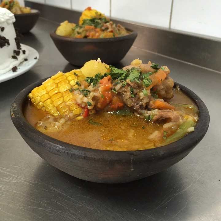 Soupe de poulet fumé et de maïs fumés