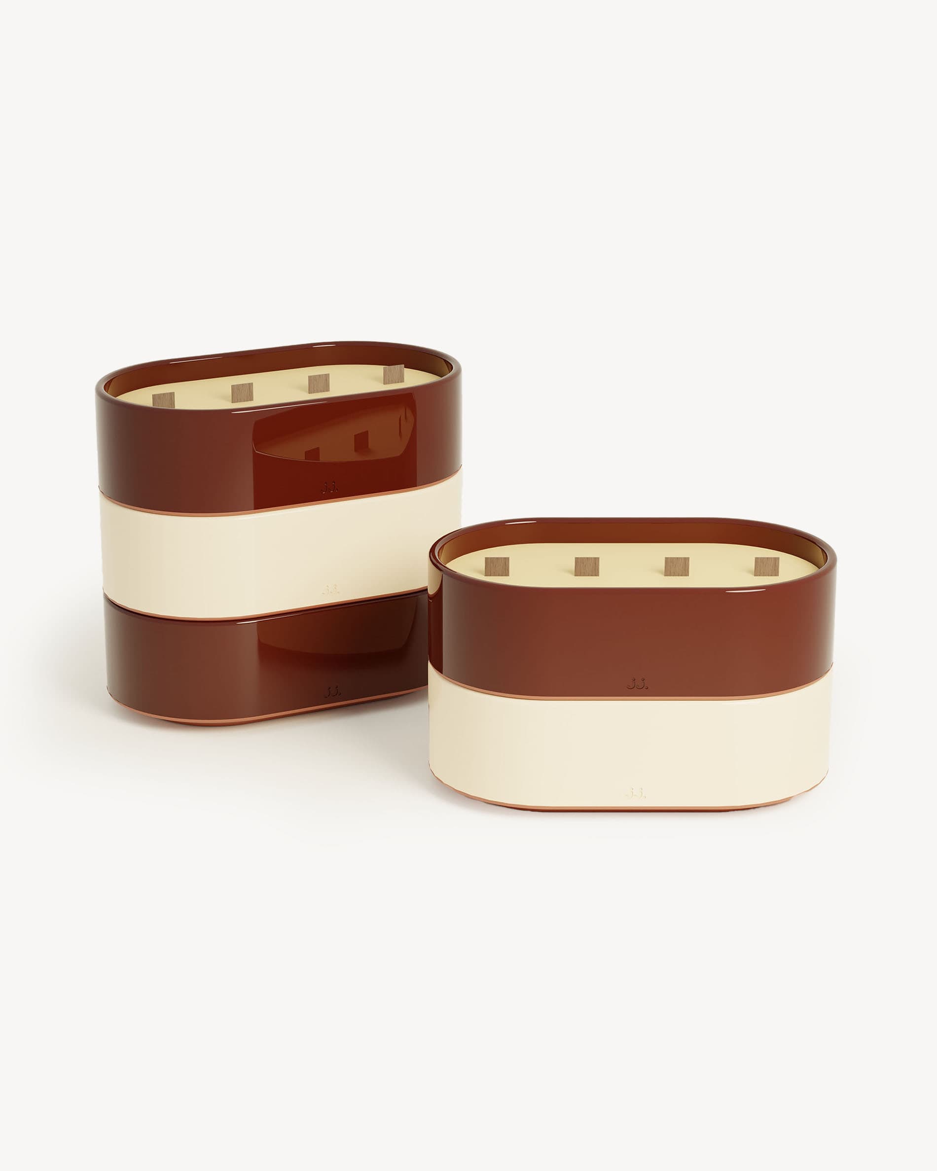 Candele Totem L in ceramica smaltata beige avorio e rosso ossido, profumate alla citronella con note di limone e geranio.