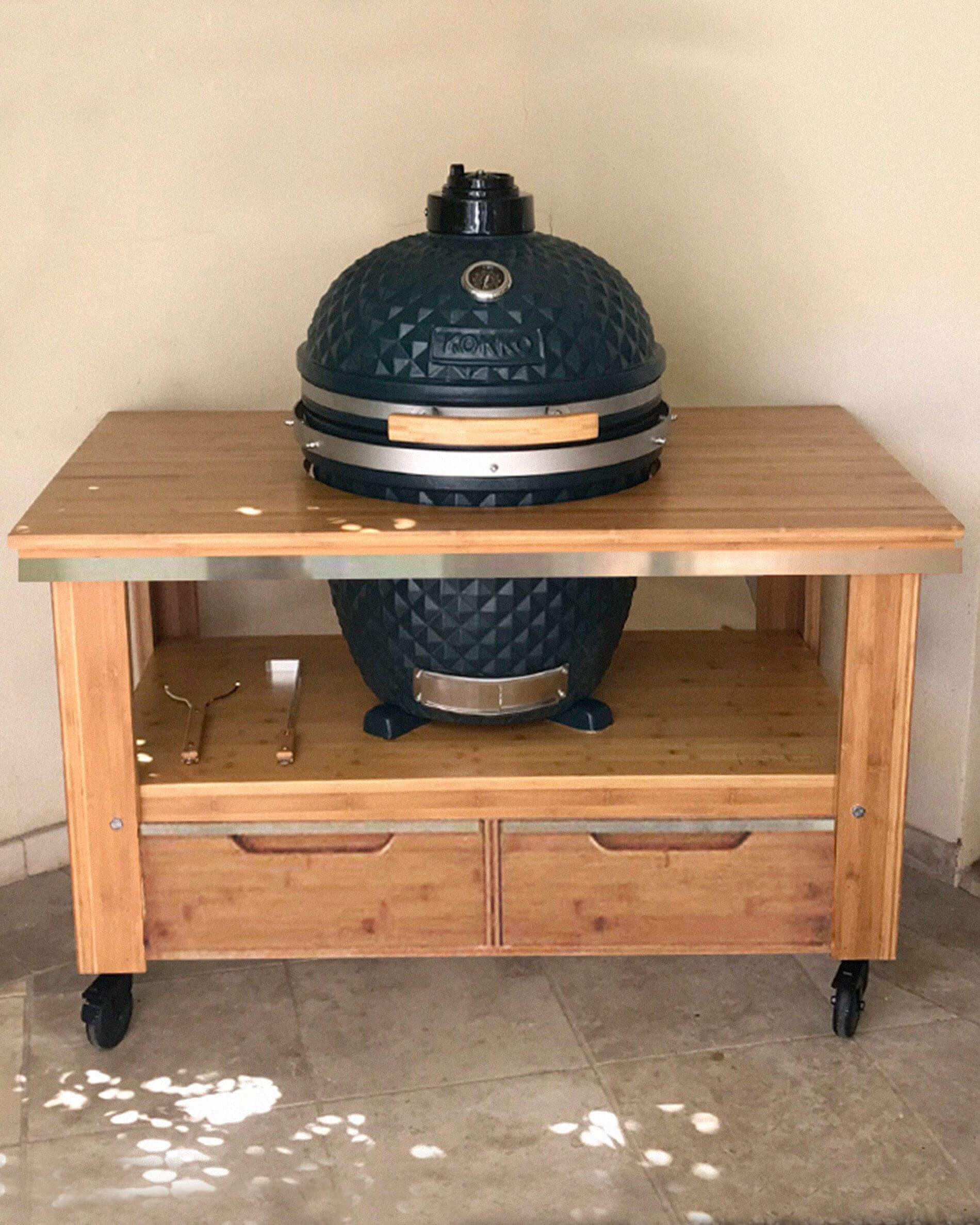 Carrello in legno con cassetti