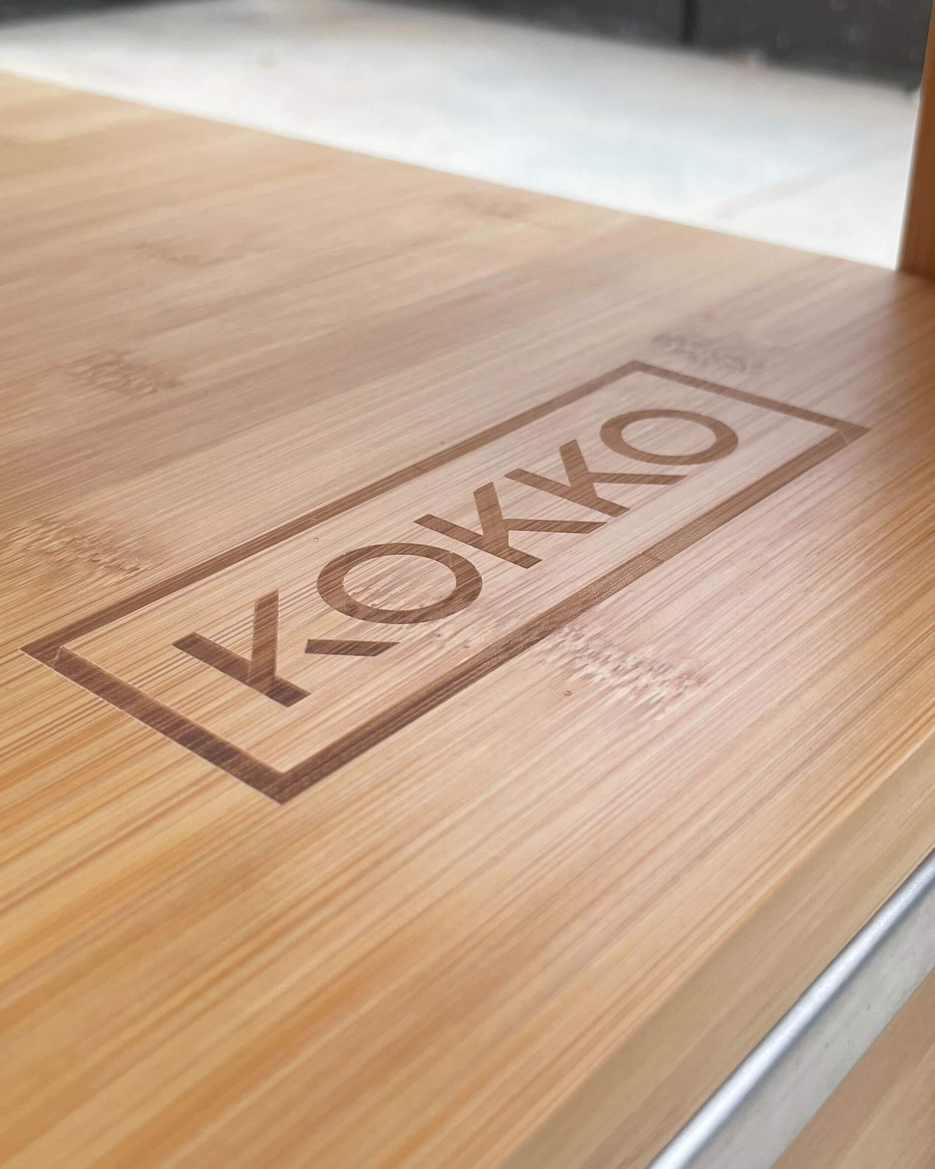 Carrello in legno con cassetti