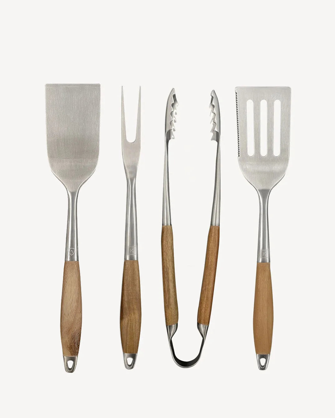 Quattro utensili in acciaio inox e bambù