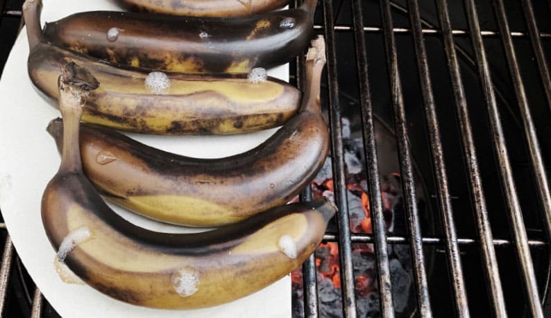 Banane a cottura indiretta nel kamado