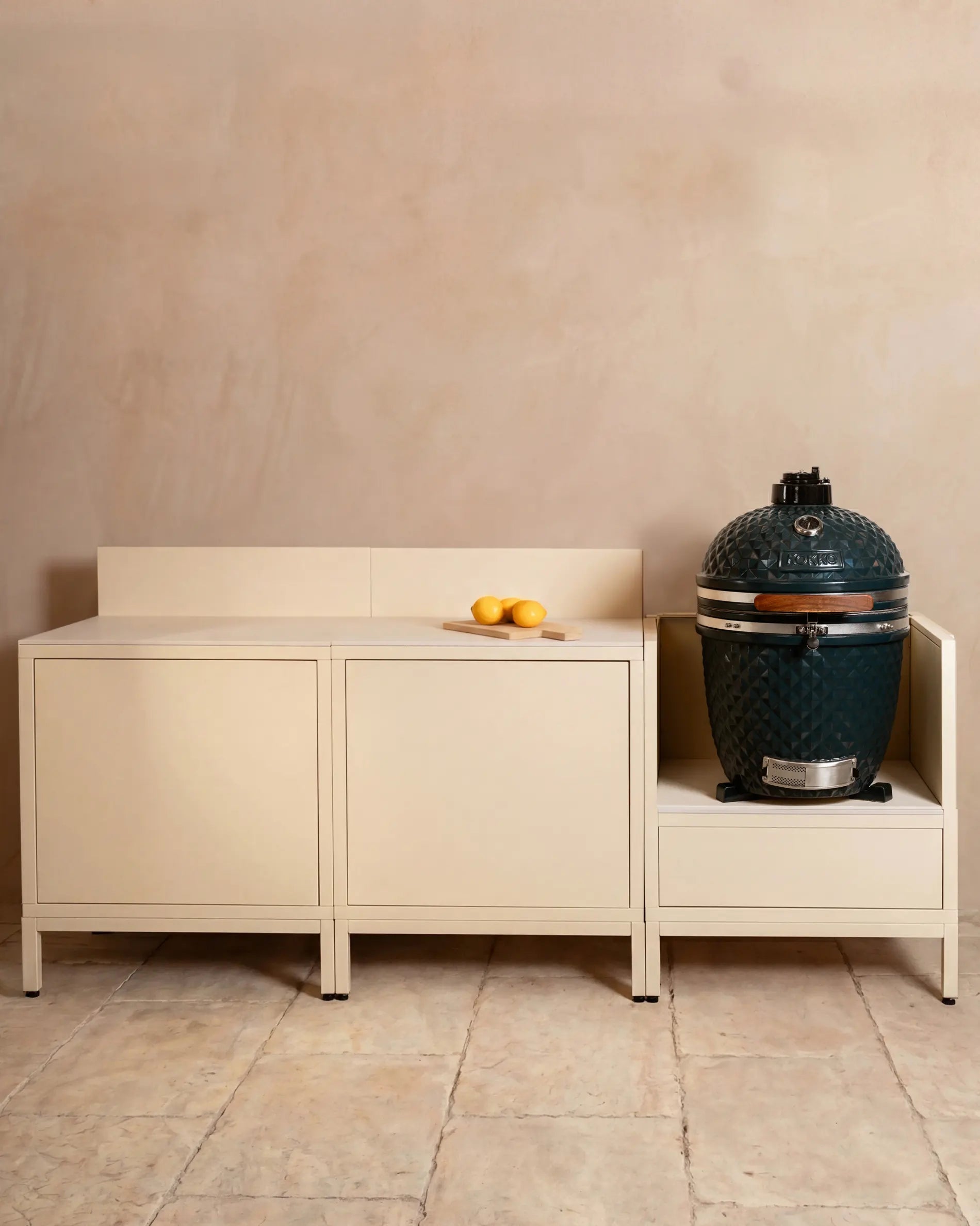 Cuisine extérieure Kokko crème avec trois modules et kamado intégré