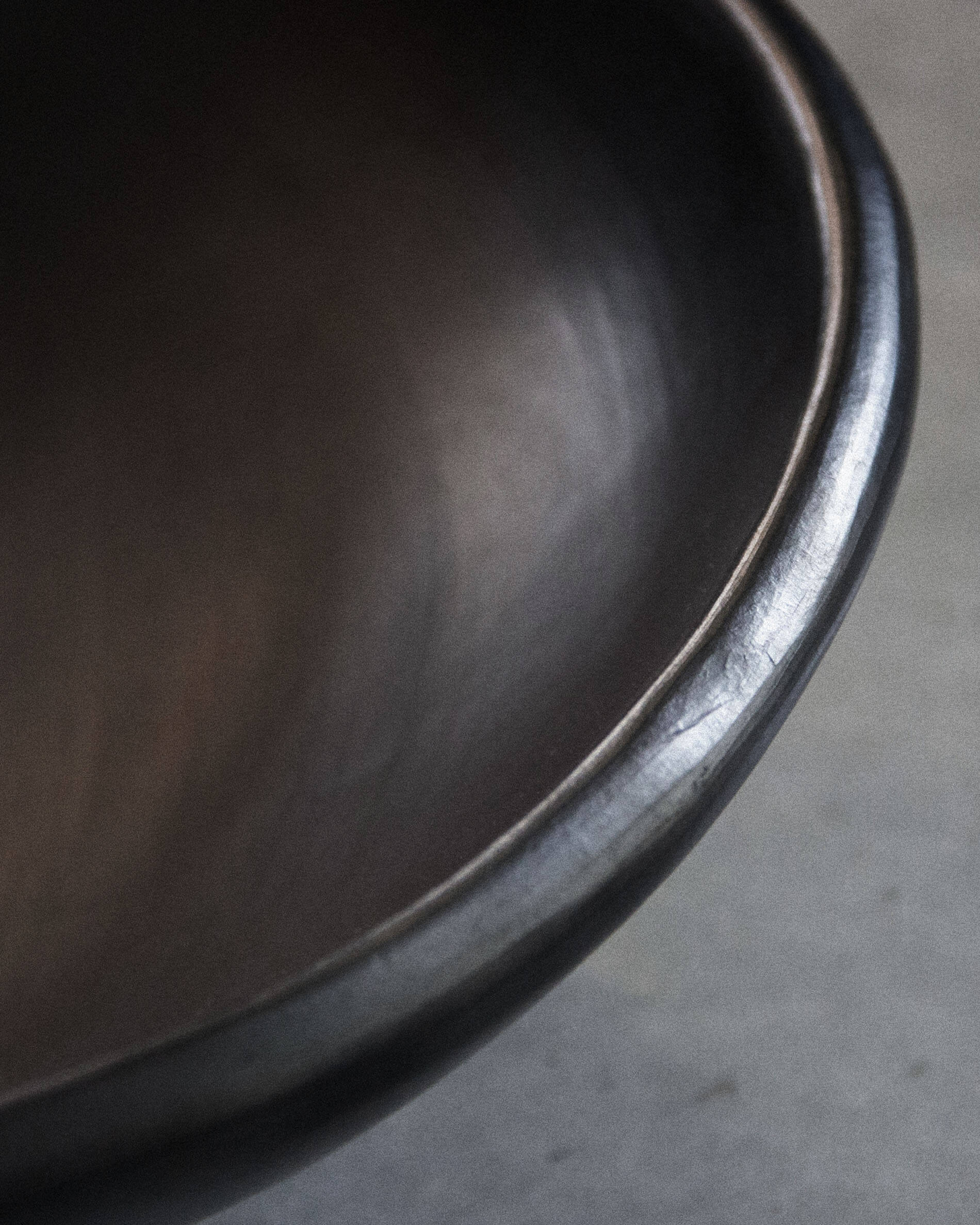 Grande ciotola in argilla nera Chamba