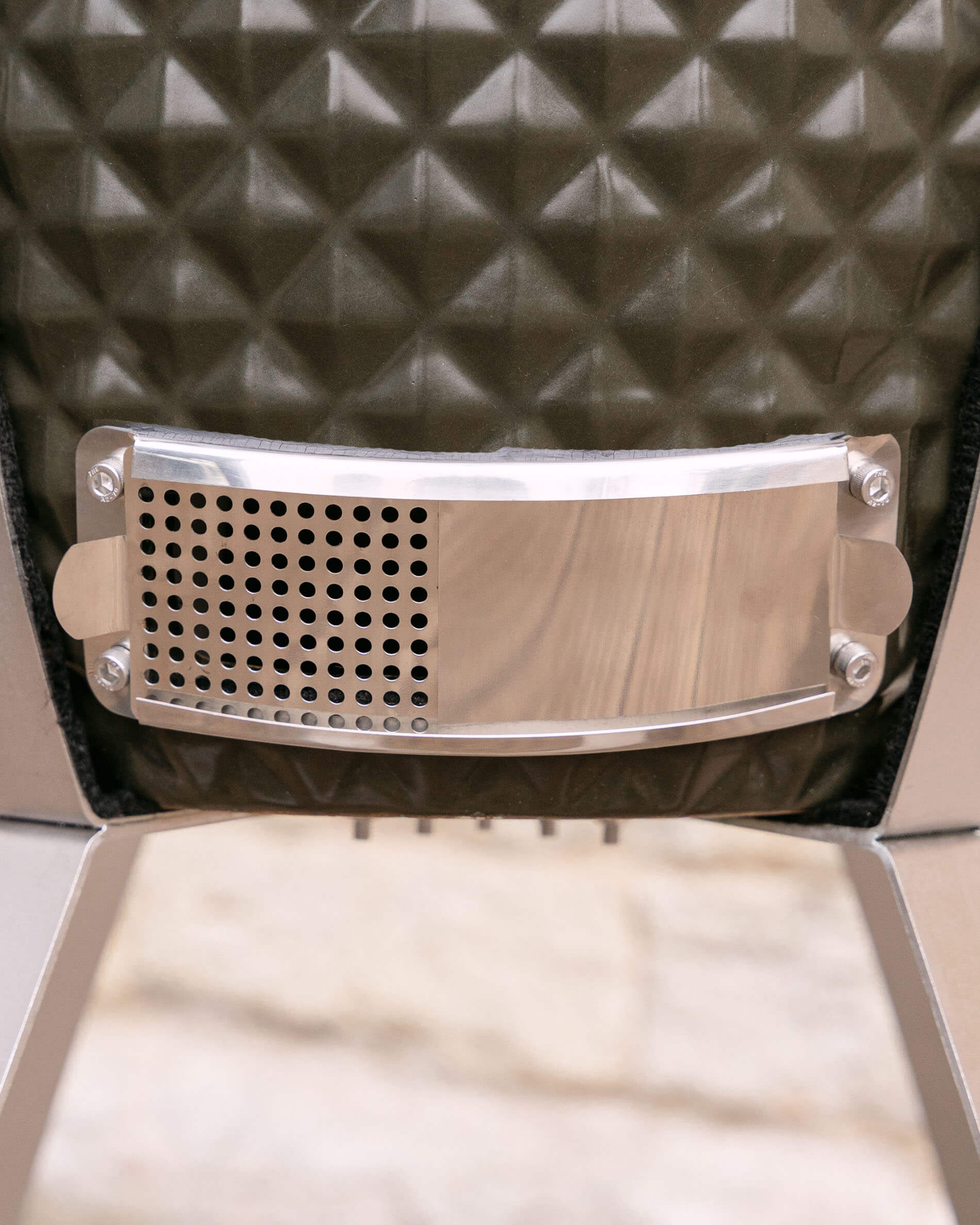 Untere Kamado-Luftklappe