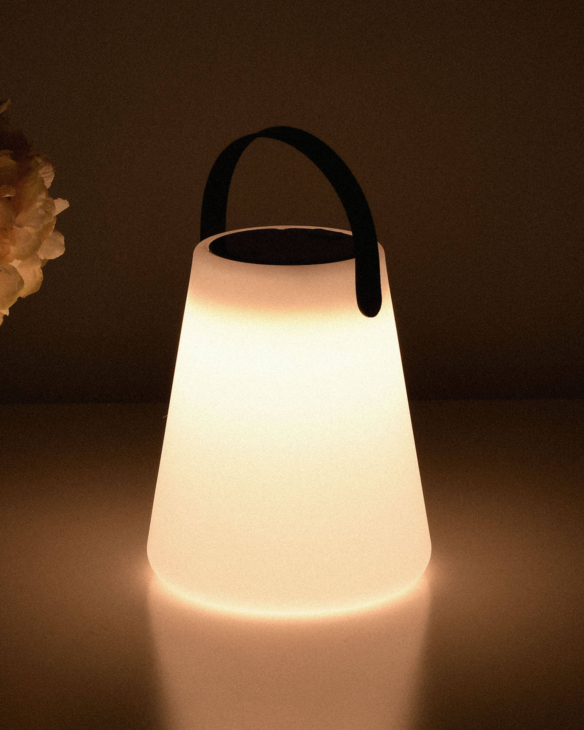 Lampada solare da esterno a cono