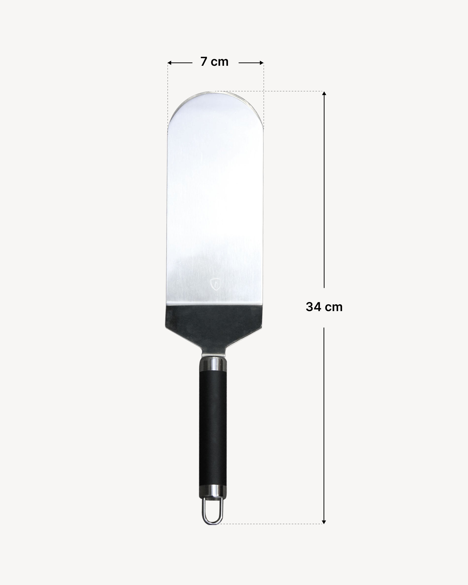 Spatola per pesce in acciaio inox con lama arrotondata e manico ergonomico nero, presentata su sfondo chiaro con indicazione delle dimensioni: larghezza lama 7 cm e lunghezza totale 34 cm.
